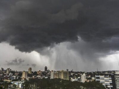 Chuvas de agosto em Curitiba elevam em 81% demandas por serviços na Central 156