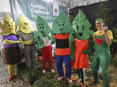 Moradores de Curitiba vão plantar árvores e limpar margens de córrego com dicas da Família Folhas