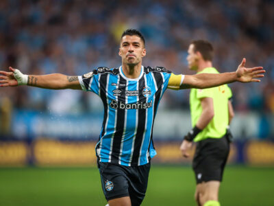 Grêmio vence ameaçado Vasco com gol de Suárez
