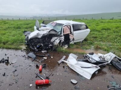 Mulher morre e seis ficam feridos em acidente com três carros na BR-277