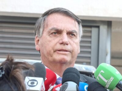 PF intima Jair Bolsonaro para prestar depoimento na quinta