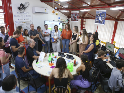 Comitiva internacional conhece os Faróis do Saber e Inovação de Curitiba
