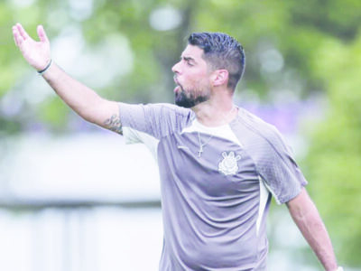 Corinthians: António Oliveira esboça time com Paulinho e dois centroavantes