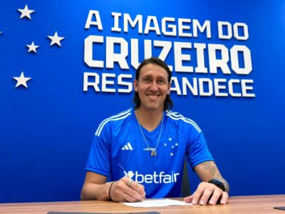 Cássio assina contrato com o Cruzeiro até 2027