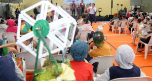 Em dia de festa, prefeito entrega duas quadras com opções para beach tênis, futevôlei e tênis