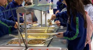 Dia Mundial da Alimentação: 2 mil alunos têm cardápio adaptado nas escolas estaduais