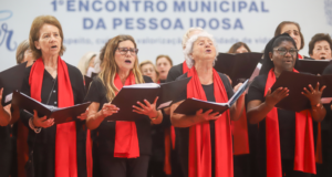 No 1º Encontro Municipal da Pessoa Idosa, prefeito Eduardo Pimentel anuncia novidades para o público 60+ em 2026