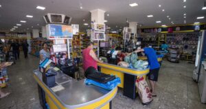 Acima da média nacional, comércio paranaense fecha 2025 com alta de 2,8% nas vendas