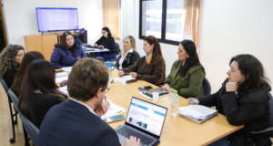 Prefeitura de Curitiba e Sindicato debatem educação especial e inclusão durante reunião de negociação
