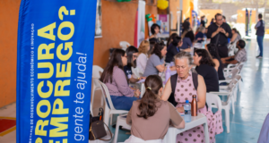 Mutirão reúne mais de 16,5 mil vagas de emprego e cursos gratuitos em Curitiba
