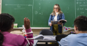 Curitiba inicia em 2027 transição dos Anos Finais do Ensino Fundamental para a rede estadual